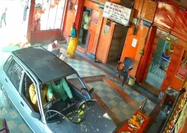 khatu shyam mandir me murti ke saamne aake ruki car