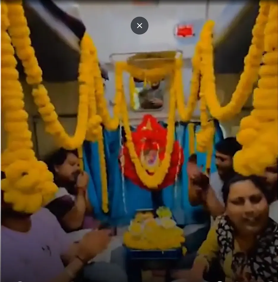 ट्रेन में खाटू श्याम बाबा की अद्भुत पूजा