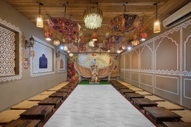 Nandgaon Restaurant (Radhey Ki Haveli) Khatu — बाजोट पर राजस्थानी थाली