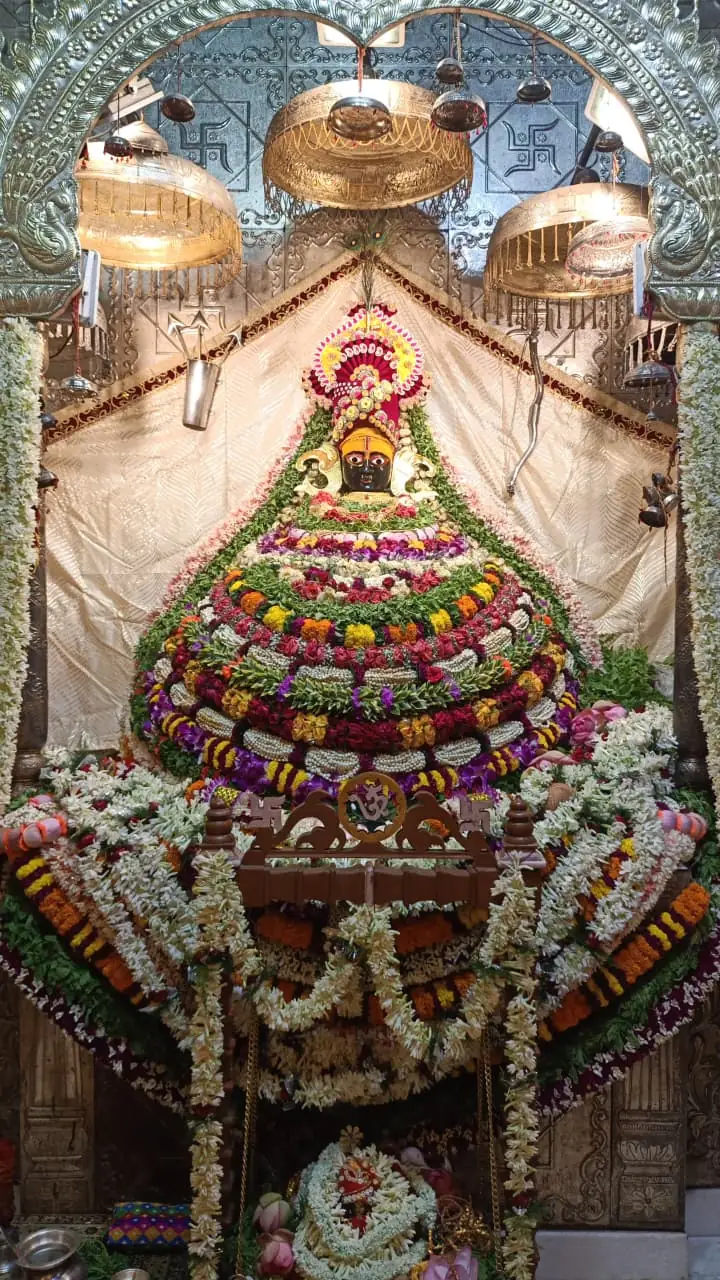 बाबा श्याम — गर्भगृह, आलमबाजार