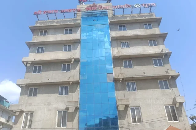 खाटू-सूरत भवन — मंदिर से 750m, कमरा ₹1,120 से, खाटू श्याम जी